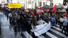 Estudiantes de secundaria y universidad marchan por las calles de Santiago