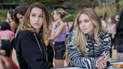 Amaia Aberasturi (izquierda), junto a Ana Mena en �Bienvenidos a Ed�n�