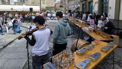 Alumnos cambadeses actuando en la praza de Alfredo Bra�as