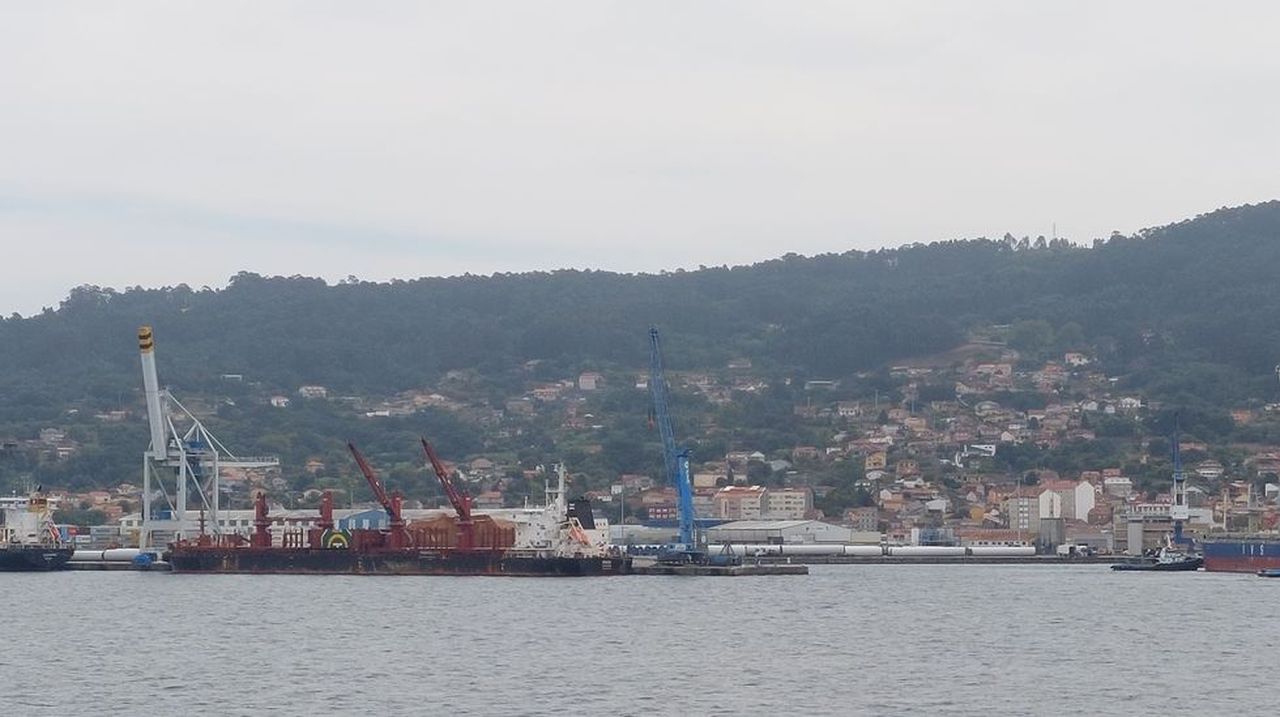 Las importaciones son el 72 % del tráfico del puerto de Marín, que mantiene vínculos comerciales con 59 países