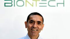  Ugur Sahin, cofundador de la empresa BioNTech junto a su mujer, �zlem T�reci