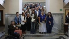 Foto de grupo al t�rmino de la reuni�n entre el Concello y las entidades sociales
