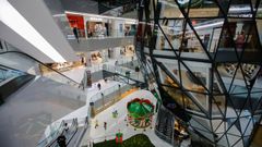 Centro comercial reabierto pero pr�cticamente desierto en Pek�n