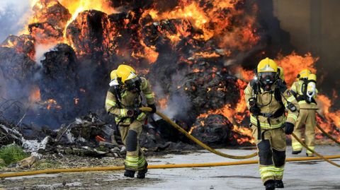 Bomberos del parque de Monforte, en un incendio el pasado mes de febrero