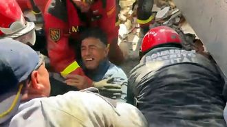 Liberan a un superviviente atrapado entre los escombros en Venezuela