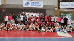 Jugadores y cuerpo t�cnico del Balonm�n Ca�iza.