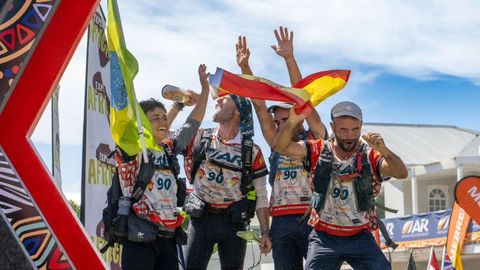 David Senra (Cario); Marcos Muio (San Sadurnio); Adrin Moreira (Vigo) y Mariana Pontes (Brasil) al concluir el recorrido. 