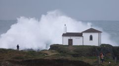 Oleaje en el entorno de la ermita de la Virxe do Porto, en Meir�s (Valdovi�o).