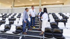 El presidente de la Diputación, Luis Menor, visitó las obras de la grada superior en A Moreira.