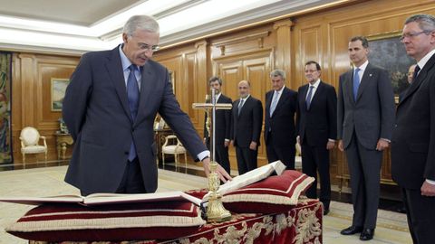 Antonio Narv�ez, en el 2014, jurando su cargo como magistrado del Constitucional ante el rey Felipe VI