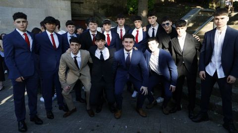 Una tarde de graduci�n en Salesianos y el IES Julio Prieto Nespereira.Los alumnos de Salesianos disfrutaron del entorno del colegio