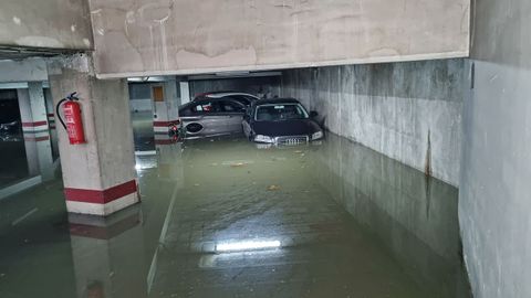 Garaje inundado en la calle Fernando Olmedo por las trombas de agua ca�das de madrugada