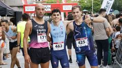 Mario Rodr�guez, ganador de la Nocturna de San Xo�n de Vigo en categor�a masculina, junto a�Emilio P�rez, segundo, y Anxo Otero, tercero.