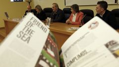 Directivos de Puerto de Celeiro, con la conselleira, autoridades y el director de �Friends of the Sea�