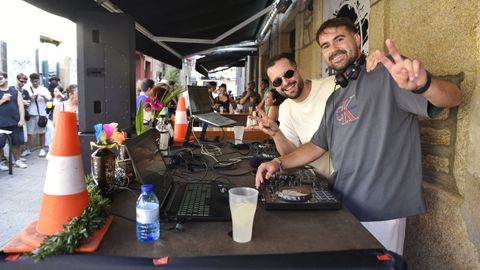 Tardeo con DJ Juli�n y DJ Pedro Rivis en la Zona dos Vi�os