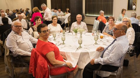 Comida jubilados de Agui�o en restauraci�n Chicolino, Boiro