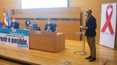 Luis Margusino, jefe de secci�n del servicio de Farmacia del Chuac, recogiendo el primer premio de los Premios de Investigaci�n sobre VIH e/ou outras infecci�ns de trasmisi�n sexual 2020.Luis Margusino, jefe de secci�n del servicio de Farmacia del Chuac, recogiendo el premio