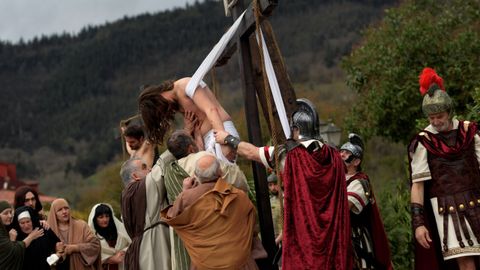 Representación del Vía Crucis en Infiesto