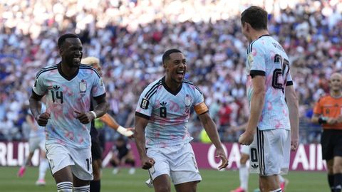 Lukeb�kio (izquierda), Tielemans (centro) y Vanaken, celebrando uno de los goles ante Estados Unidos.