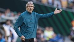 El t�cnico del Betis, Manuel Pellegrini, durante el partido ante el Celta de este domingo en La Cartuja,