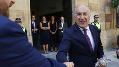 El alcalde de Algeciras y senador popular Jos� Ignacio Landaluce, durante un acto en las puertas del Ayuntamiento de Algeciras (C�diz).