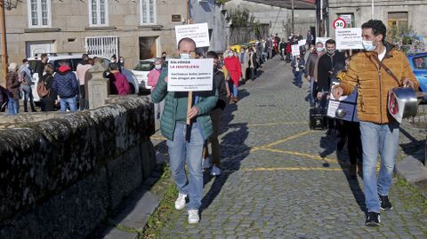 Manifestaci�n de hosteleros y comerciantes de Caldas por las medidas anti Covid
