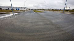 Marcas en el pol�gono de As G�ndaras tras una quedada ilegal de coches, en una imagen de archivo