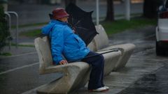 El temporal es un espect�culo m�s en la playa coru�esa de Riazor