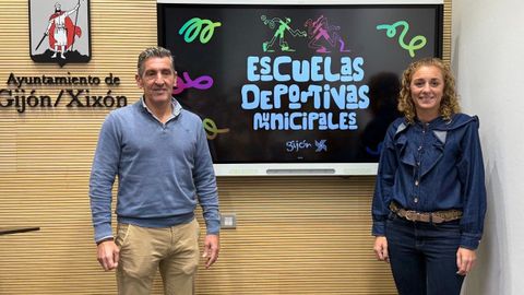 El concejal de Deportes de Gij�n, Jorge Pa�eda, presenta en rueda de prensa en el Consistorio gijon�s el programa de Escuelas Deportivas.