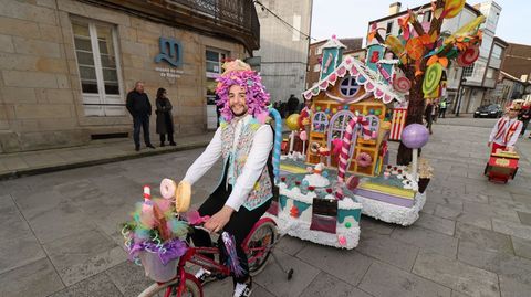 Desfile de disfraces y carrozas en Rianxo
