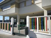 Fachada de la Escola de Educaci�n Infantil, en la calle Cuart de Poblet