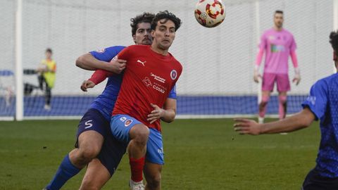 Jos&eacute; P&eacute;rez forcejea con &Aacute;lvaro Villarino en su etapa en la UD Ourense