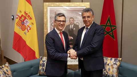 El titular de Justicia espa�ol, F�lix Bola�os, el pasado 9 de abril con su hom�logo marroqu�, Abdellatif Ouahbi, en un encuentro de los ministros del ramo de Portugal, Espa�a y Marruecos para impulsar su colaboraci�n de cara al Mundial del 2030.