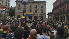 Plaza del Ayuntamiento de Gij�n al t�rmino de la manifestaci�n por la diversidad y los derechos LGTBI