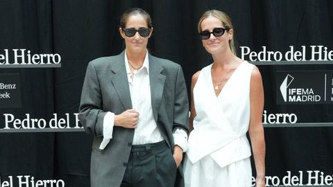Macarena Arag&oacute;n, a la derecha de la imagen, junto a su hermana Itziar, en septiembre del 2025