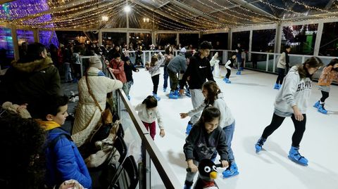 Patinar sobre hielo es una de las opciones para los das de lluvia y puede hacerse tanto en Pontevedra como en Sanxenxo.