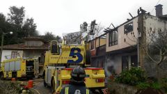 bomberos asturias.Los bomberos, durante la intervenci�n en Pilo�a