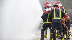 Simulacro para apagar fuegos en barcos