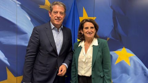 El secretario xeral del PSdeG, Jos Ramn Gmez Besteiro, junto a Teresa Ribera, en Bruselas.