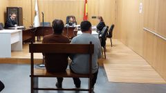 Los dos acusados, durante el juicio en Ourense
