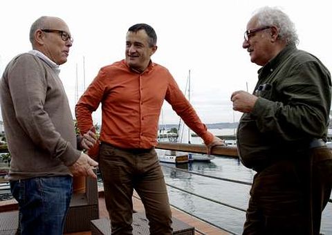 Riestra, editor de libro, Fortes, autor, y Reverte, prologuista. 