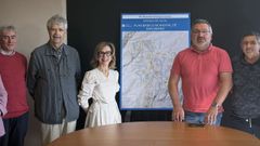 La directora xeral de Urbanismo, Encarnacin Rivas, inform al alcalde de San Amaro, Fernando Rodrguez Redondo, de la aprobacin inicial del Plan Bsico Municipal.