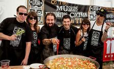 Los m�sicos volver�n de demostrar sus dotes culinarias en el festival SonR�as de Bueu. 