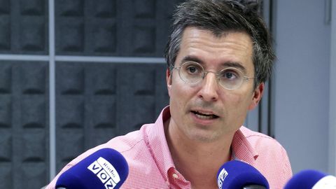 Borja Verea, en una imagen de archivo, en los estudios de Radio Voz en Santiago.
