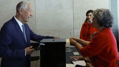 Rebelo de Sousa deposita su voto adelantado.