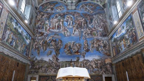 Gran fresco del Juicio final, que Miguel ngel realiz entre 1536 y 1541, cuando pasaba de los sesenta aos, bajo el papado de Paulo III, para la pared del altar de la Capilla Sixtina.
