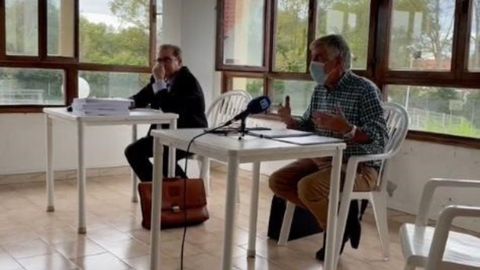 Rueda de prensa de los vecinos de El Pis�n para anunciar su querella contra los responsables de la depuradora del Este en Gij�n