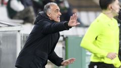 Pablo L�pez dando indicaciones en A Malata.