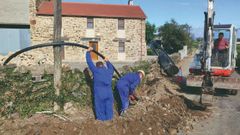 Instalacin de trada de agua en el lugar de Lago, en Mazaricos
