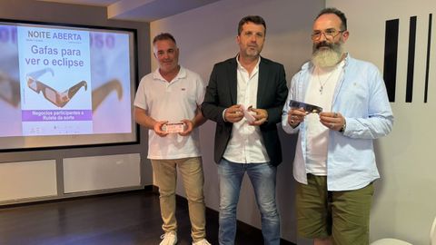 Roberto Lojo, Jos� Ram�n Romero y Daniel Garc�a presentaron la edici�n de la Noite Aberta que se celebrar� este s�bado